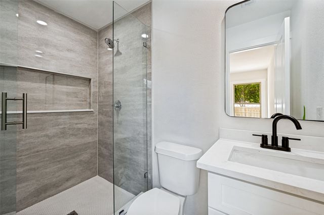 1614 W 3rd Street, Irving, TX 75060