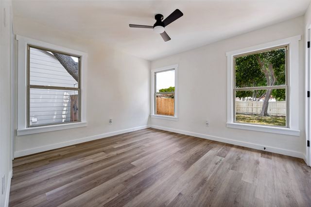 1614 W 3rd Street, Irving, TX 75060