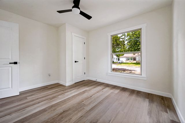 1614 W 3rd Street, Irving, TX 75060