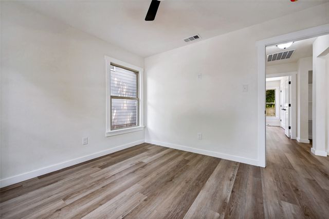 1614 W 3rd Street, Irving, TX 75060