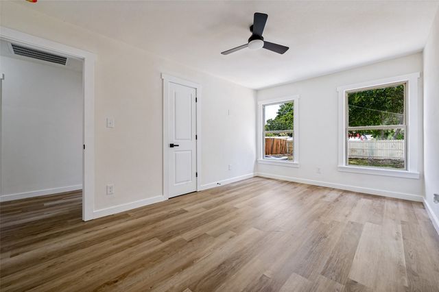 1614 W 3rd Street, Irving, TX 75060