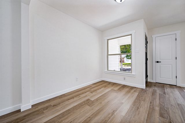 1614 W 3rd Street, Irving, TX 75060