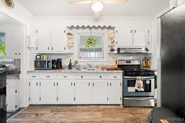 322 St Matthew St, Petersburg, VA 23803