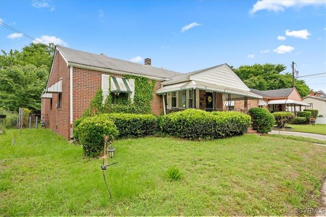 322 St Matthew St, Petersburg, VA 23803