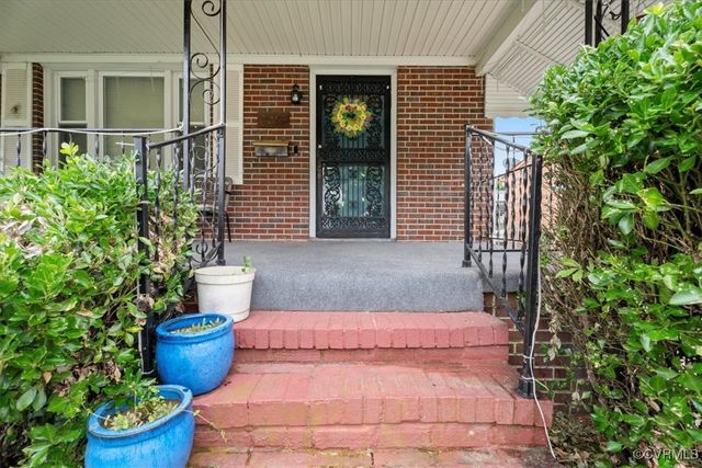 322 St Matthew St, Petersburg, VA 23803