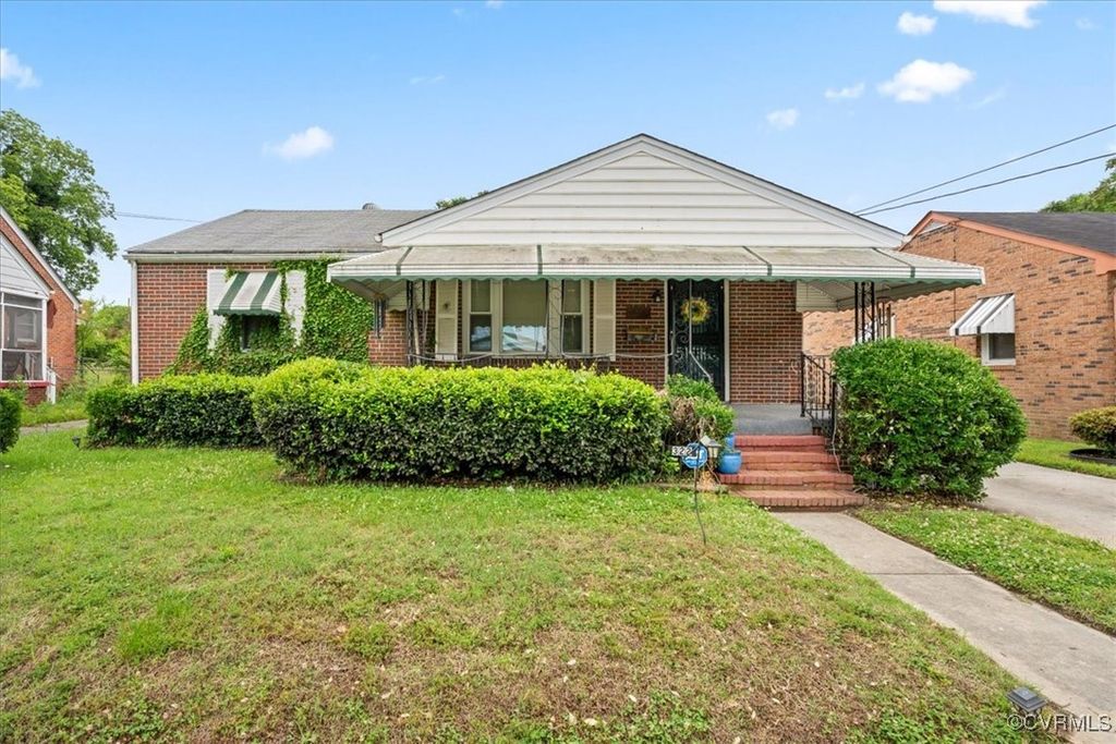 322 St Matthew St, Petersburg, VA 23803
