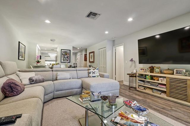 34 W Stratford Ln Lane W D, Boynton Beach, FL 33436