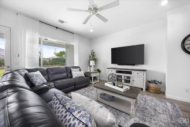 8719 Dromana Court, Bakersfield, CA 93314