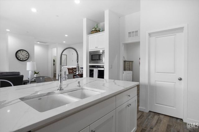 8719 Dromana Court, Bakersfield, CA 93314