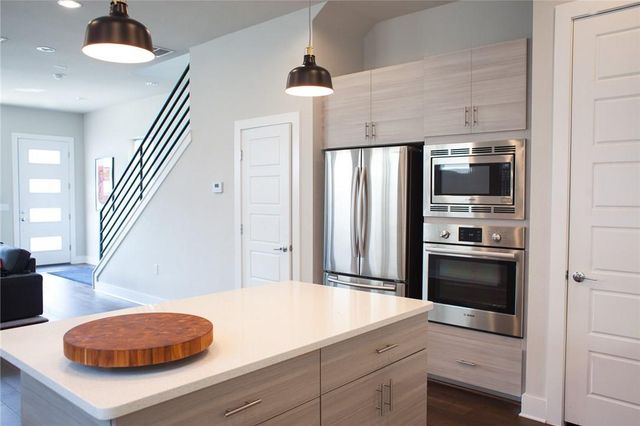 6021 Seville DR, Austin, TX 78724