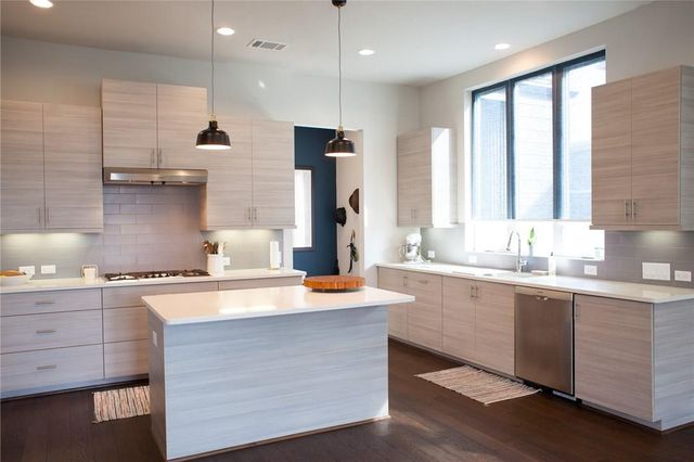 6021 Seville DR, Austin, TX 78724