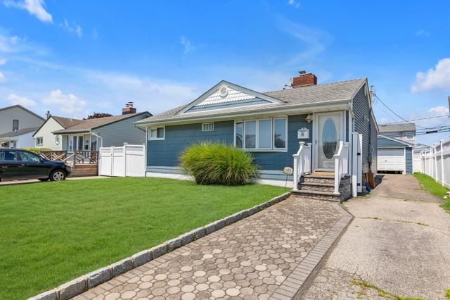 62 Grant Street, Freeport, NY 11520