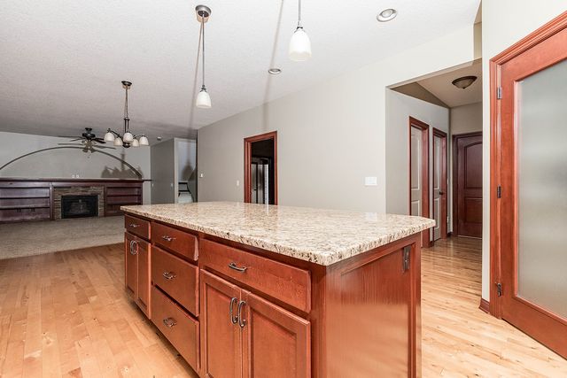 8700 Wooded Point Drive, Johnston, IA 50131