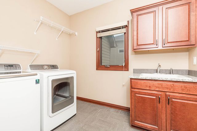 8700 Wooded Point Drive, Johnston, IA 50131