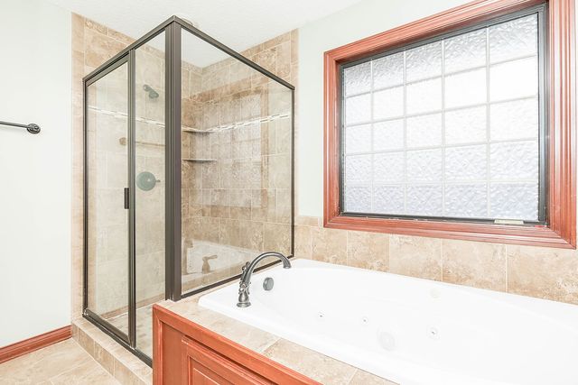 8700 Wooded Point Drive, Johnston, IA 50131