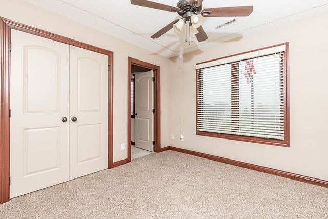 8700 Wooded Point Drive, Johnston, IA 50131