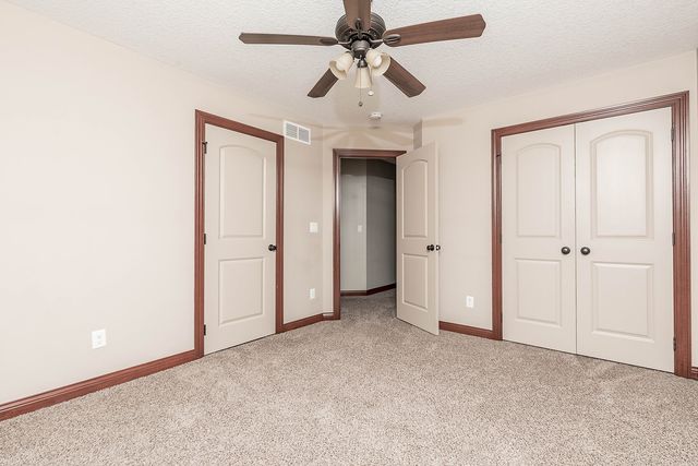 8700 Wooded Point Drive, Johnston, IA 50131