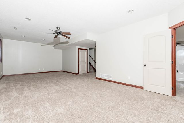 8700 Wooded Point Drive, Johnston, IA 50131