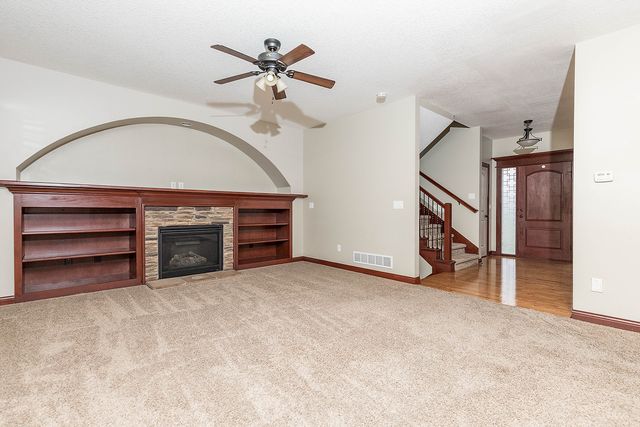 8700 Wooded Point Drive, Johnston, IA 50131