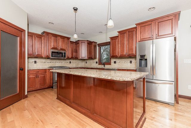 8700 Wooded Point Drive, Johnston, IA 50131