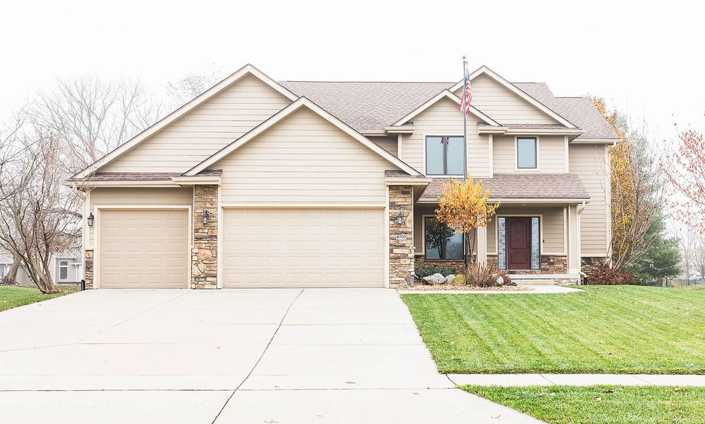 8700 Wooded Point Drive, Johnston, IA 50131