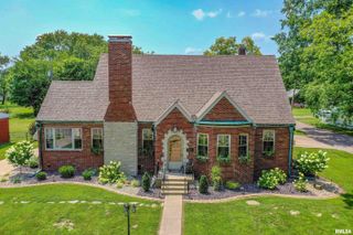 235 N INDIANA Avenue, Salem, IL 62881