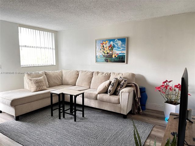 1801 S Treasure Dr 404, North Bay Village, FL 33141