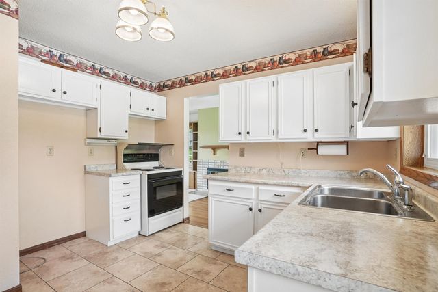 1417 Angus Drive, Waterloo, IA 50701