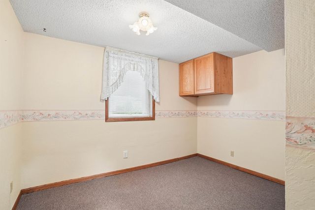 1417 Angus Drive, Waterloo, IA 50701