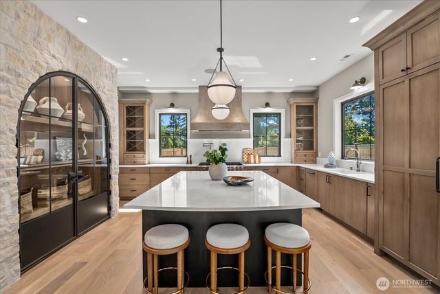 10789 SE 10th Street, Bellevue, WA 98004