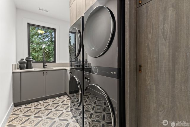 10789 SE 10th Street, Bellevue, WA 98004