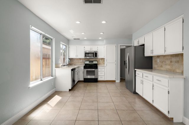 9467 Little Rapids Way, Elk Grove, CA 95758