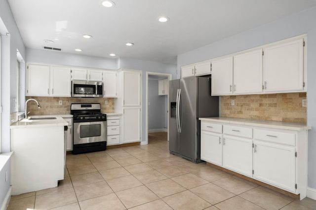 9467 Little Rapids Way, Elk Grove, CA 95758