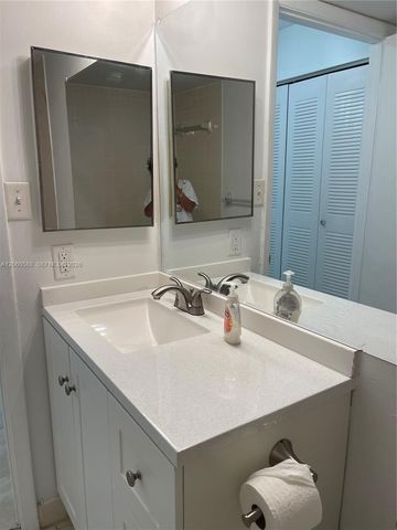 530 S Park Rd 28-11, Hollywood, FL 33021