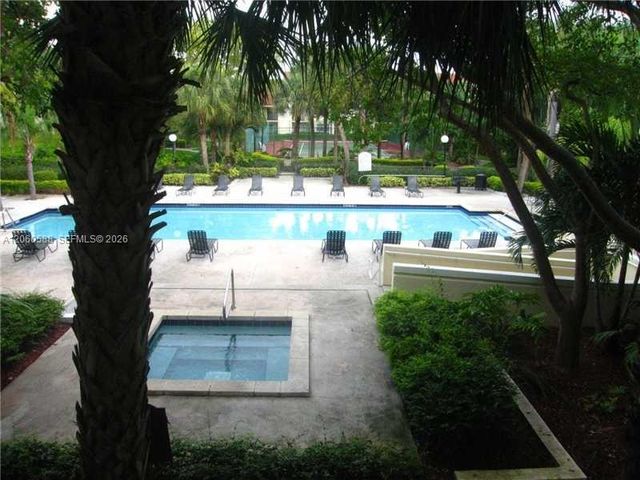 530 S Park Rd 28-11, Hollywood, FL 33021