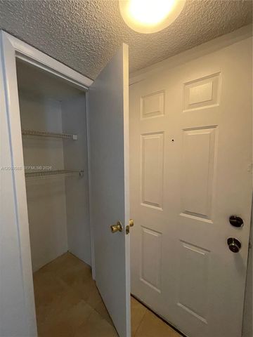 530 S Park Rd 28-11, Hollywood, FL 33021