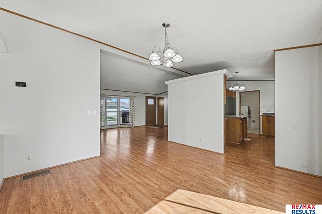 2410 S 16th Street, Council Bluffs, IA 51501