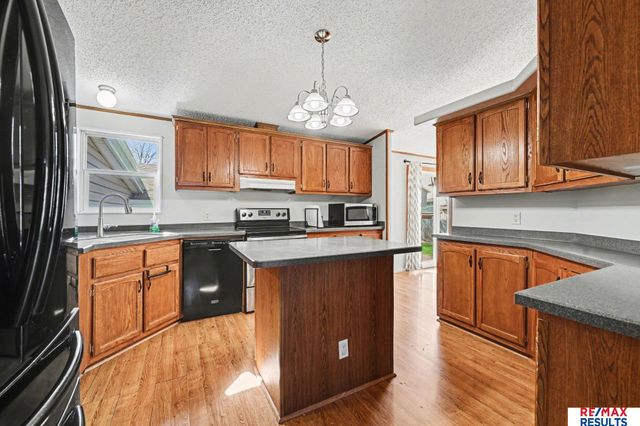 2410 S 16th Street, Council Bluffs, IA 51501