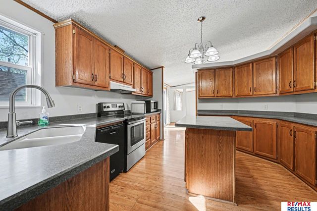 2410 S 16th Street, Council Bluffs, IA 51501