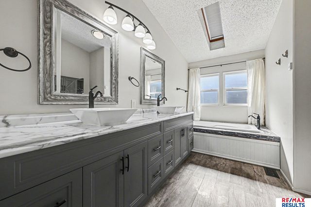 2410 S 16th Street, Council Bluffs, IA 51501