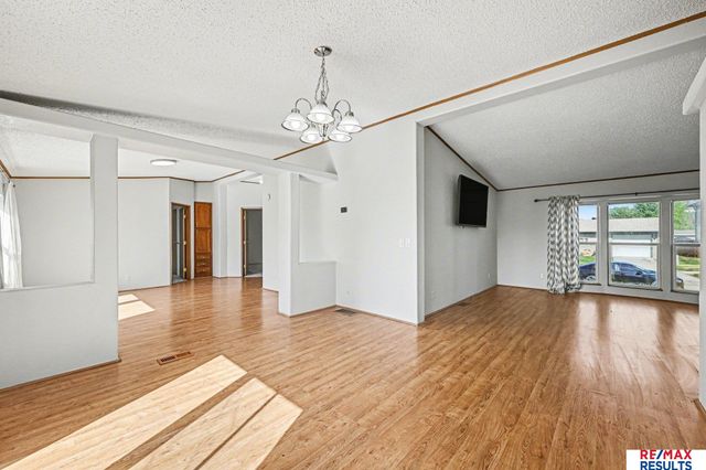 2410 S 16th Street, Council Bluffs, IA 51501