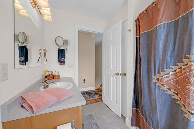 7 Kittredge Rd, North Brookfield, MA 01535
