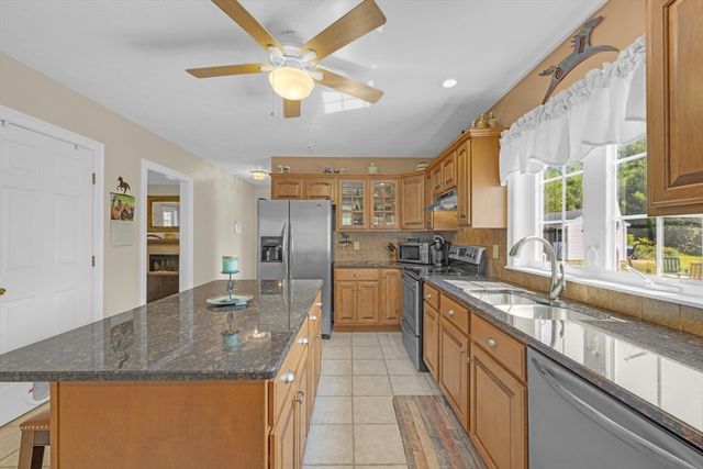7 Kittredge Rd, North Brookfield, MA 01535