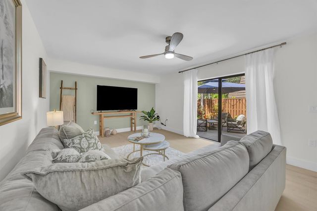 1208 12th Court, Jupiter, FL 33477