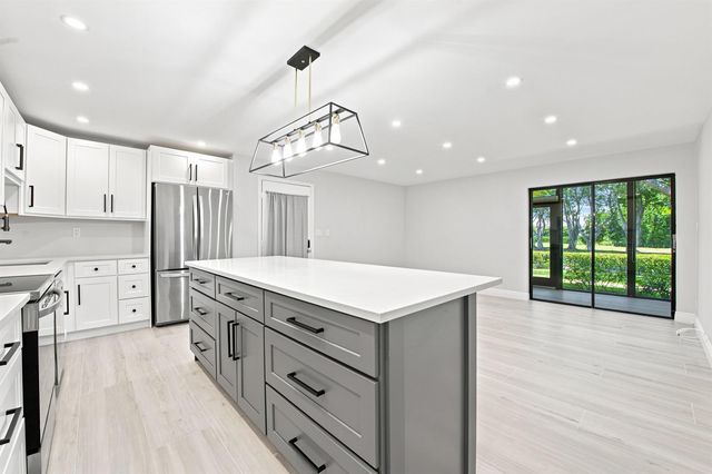 15492 LAKES OF DELRAY Boulevard 101, Delray Beach, FL 33484