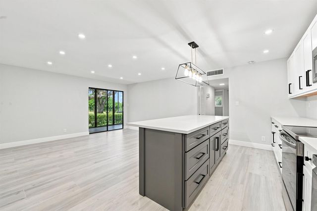 15492 LAKES OF DELRAY Boulevard 101, Delray Beach, FL 33484
