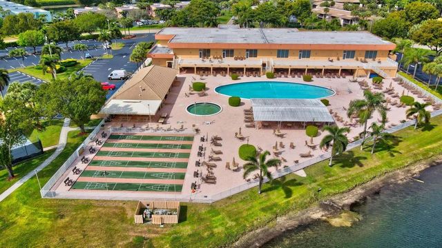 15492 LAKES OF DELRAY Boulevard 101, Delray Beach, FL 33484