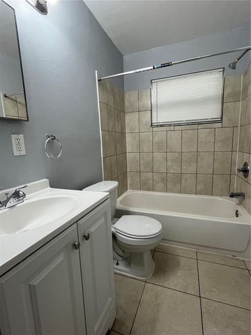 905 W MADISON STREET, Plant City, FL 33563