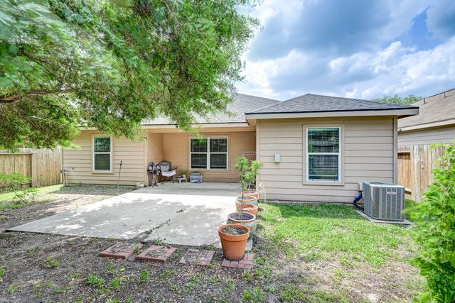 305 Pine Mist Lane, Conroe, TX 77304