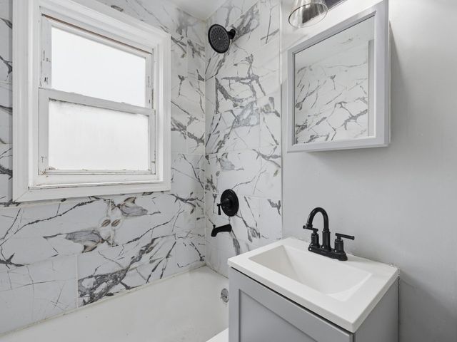 13437 S Green Bay Avenue, Chicago, IL 60633